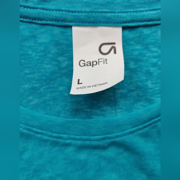 GAP Fit Workout Top - Picture 4 of 6